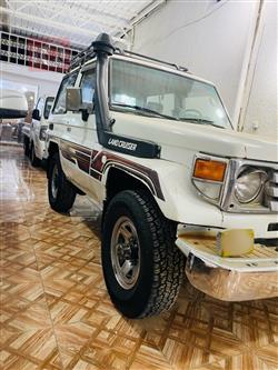 تويوتا لاند كروزر 70 بيك اب